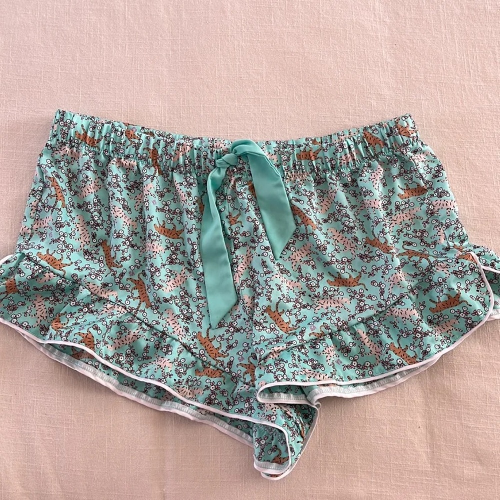 ***SOLD—on ♏️***Victoria’s Secret